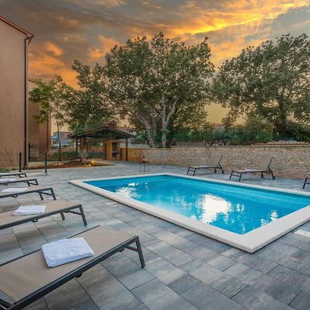 Apartments Cesare With Shared Pool Ližnjan المظهر الخارجي الصورة