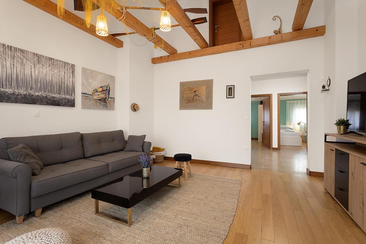 Apartments Cesare With Shared Pool Ližnjan المظهر الخارجي الصورة