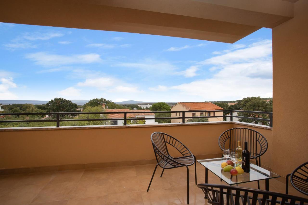 Apartments Cesare With Shared Pool Ližnjan المظهر الخارجي الصورة