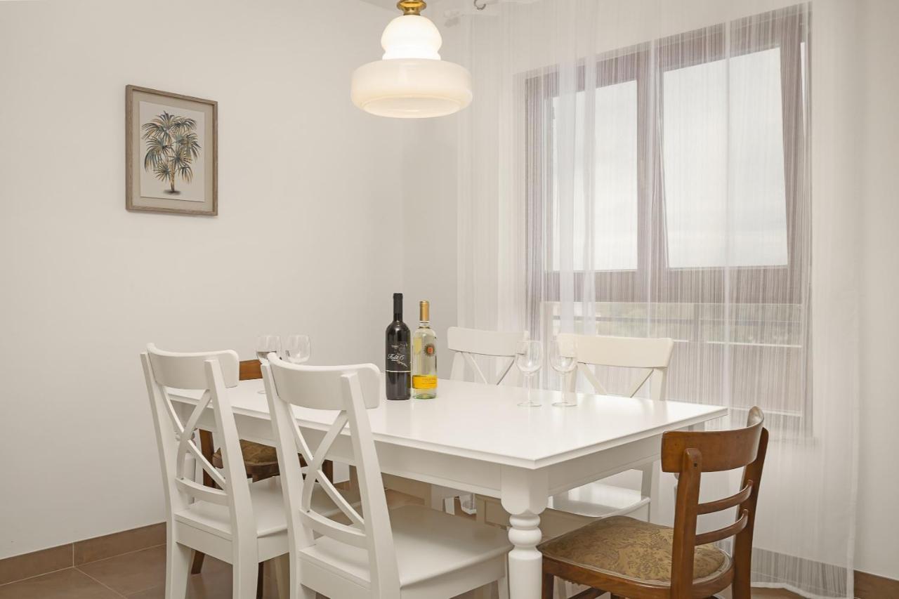 Apartments Cesare With Shared Pool Ližnjan المظهر الخارجي الصورة