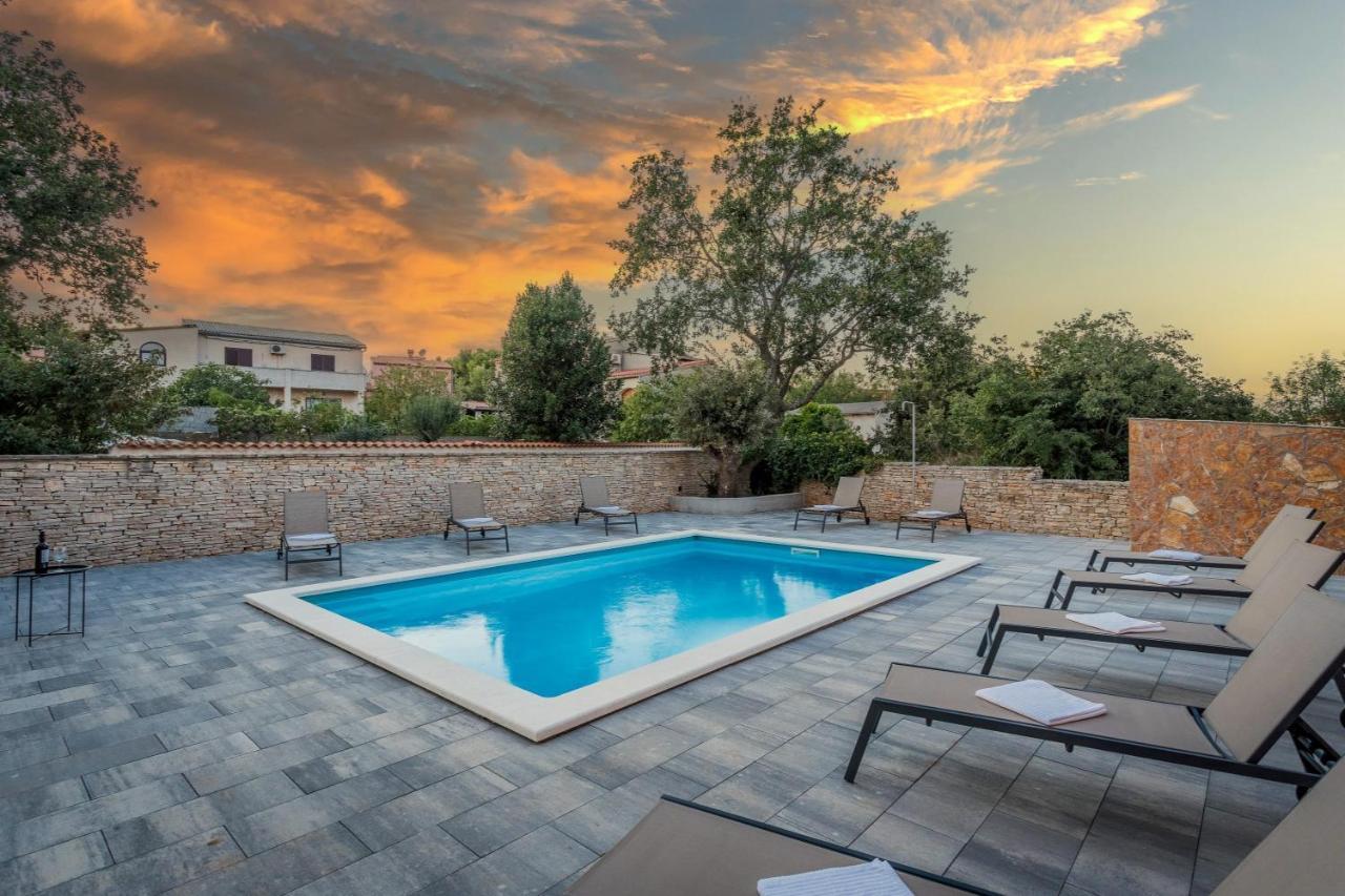 Apartments Cesare With Shared Pool Ližnjan المظهر الخارجي الصورة