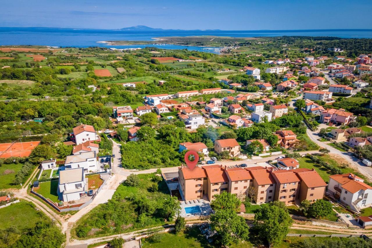 Apartments Cesare With Shared Pool Ližnjan المظهر الخارجي الصورة