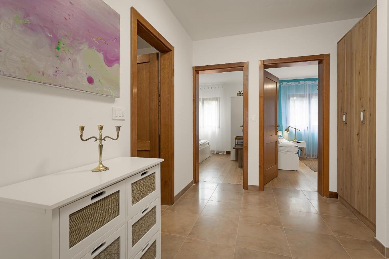 Apartments Cesare With Shared Pool Ližnjan المظهر الخارجي الصورة