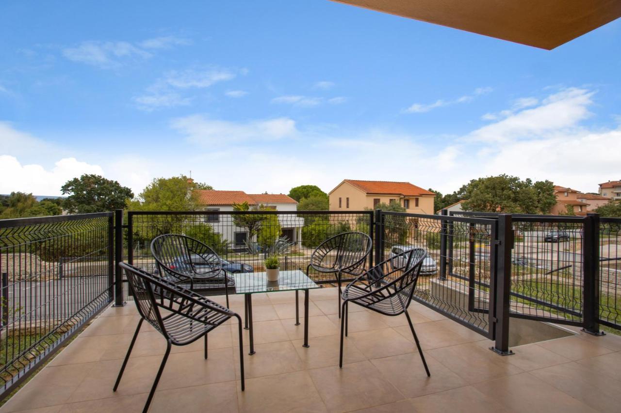 Apartments Cesare With Shared Pool Ližnjan المظهر الخارجي الصورة