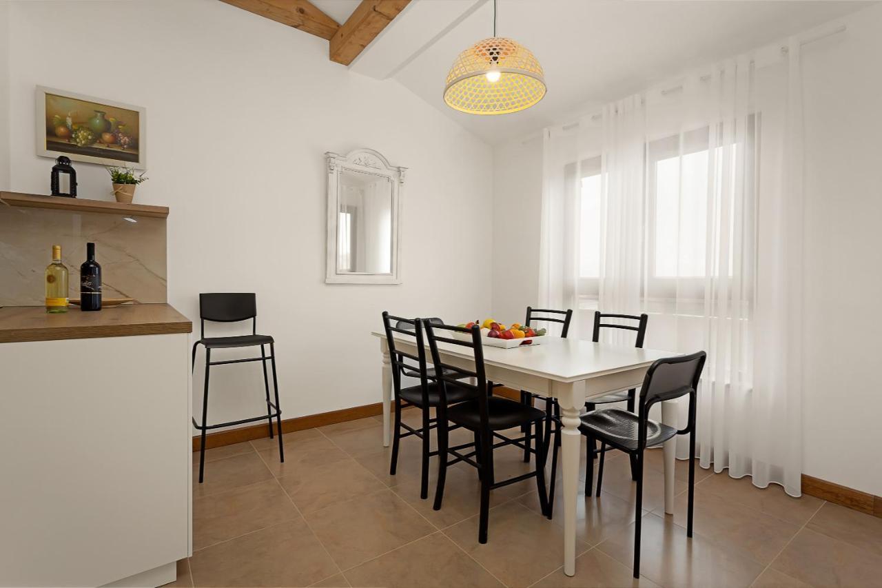 Apartments Cesare With Shared Pool Ližnjan المظهر الخارجي الصورة