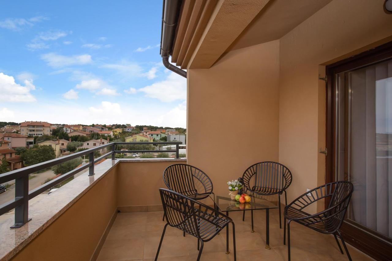Apartments Cesare With Shared Pool Ližnjan المظهر الخارجي الصورة