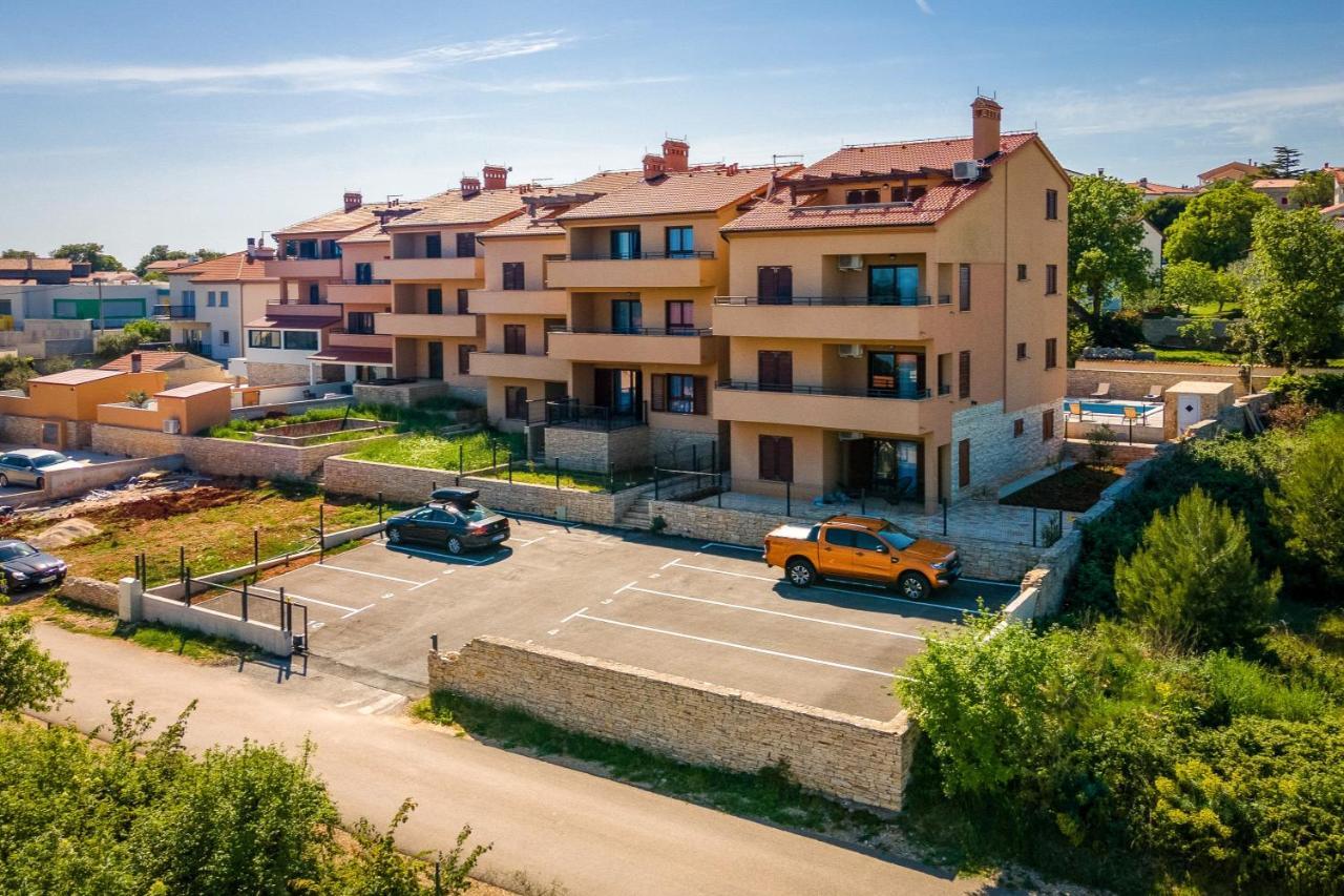 Apartments Cesare With Shared Pool Ližnjan المظهر الخارجي الصورة