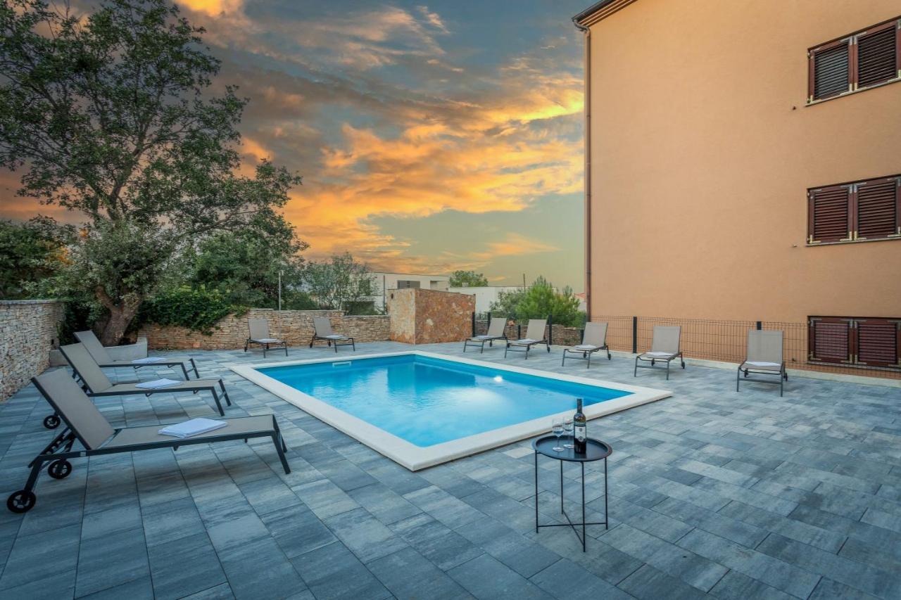 Apartments Cesare With Shared Pool Ližnjan المظهر الخارجي الصورة