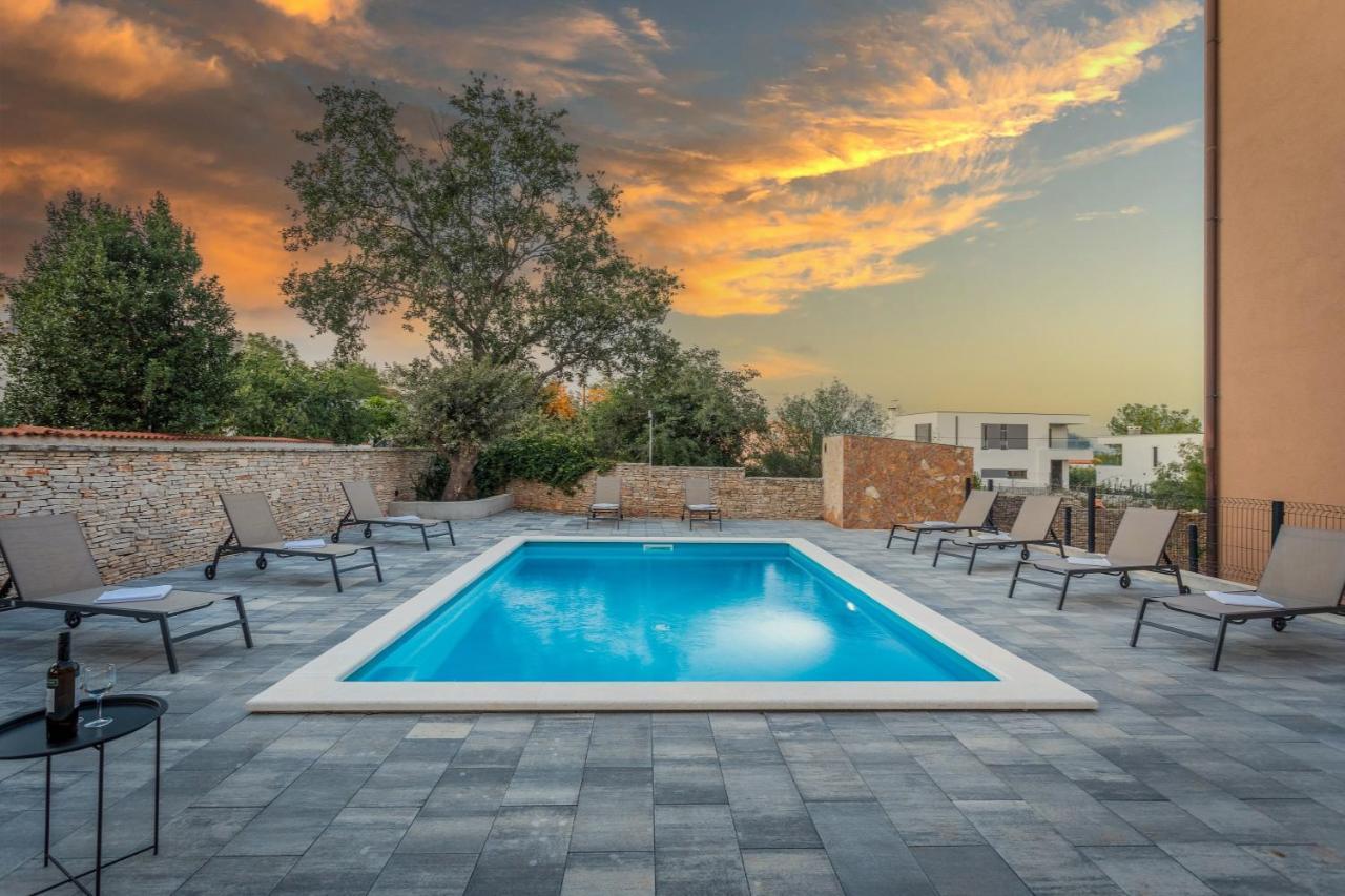 Apartments Cesare With Shared Pool Ližnjan المظهر الخارجي الصورة