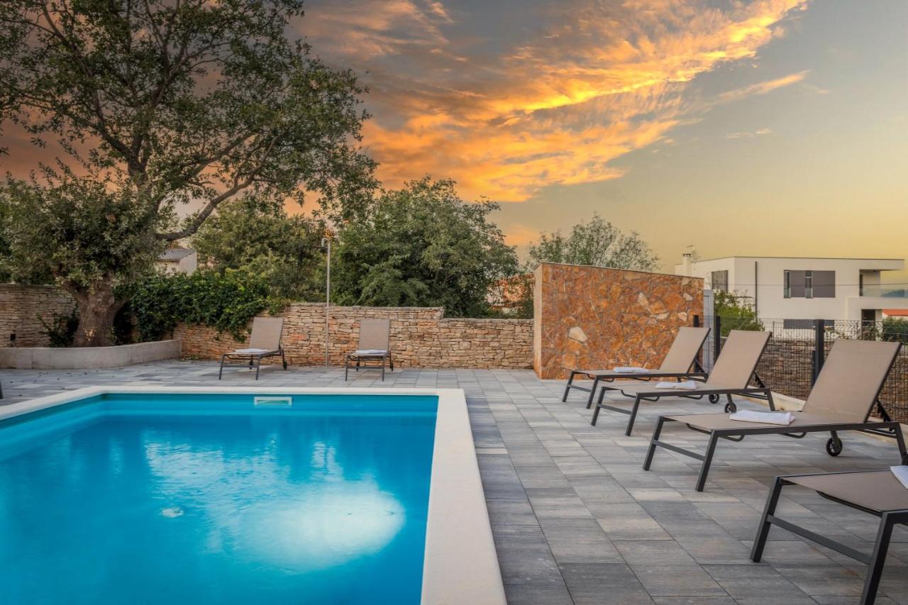 Apartments Cesare With Shared Pool Ližnjan المظهر الخارجي الصورة