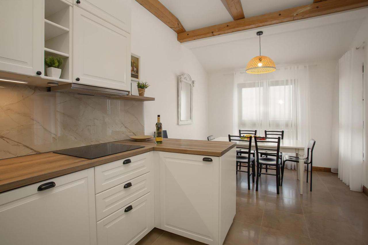 Apartments Cesare With Shared Pool Ližnjan المظهر الخارجي الصورة