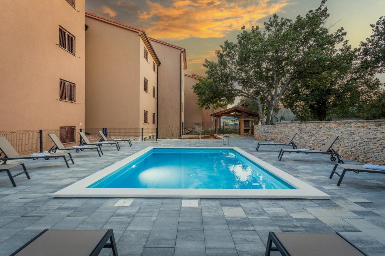 Apartments Cesare With Shared Pool Ližnjan المظهر الخارجي الصورة