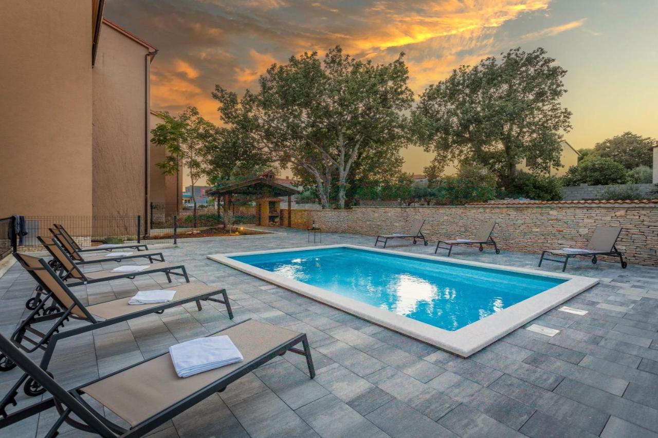 Apartments Cesare With Shared Pool Ližnjan المظهر الخارجي الصورة