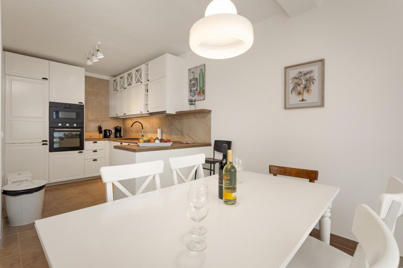 Apartments Cesare With Shared Pool Ližnjan المظهر الخارجي الصورة