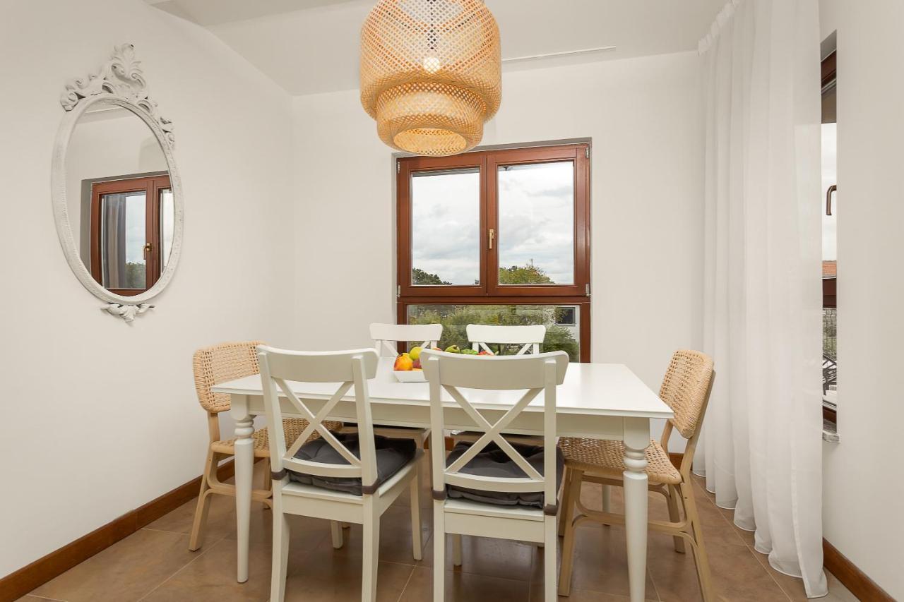 Apartments Cesare With Shared Pool Ližnjan المظهر الخارجي الصورة